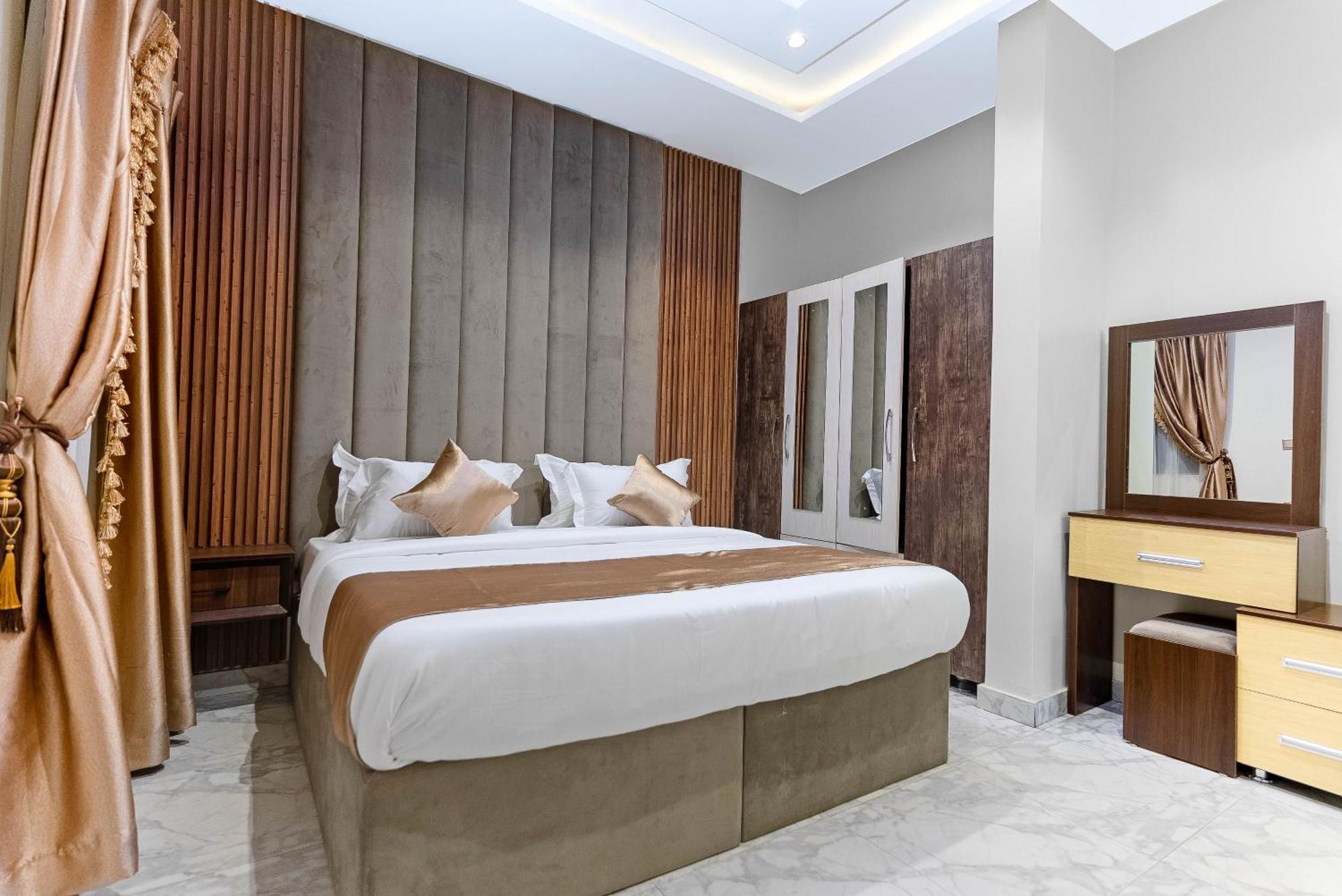 God'S Touch Apartments Remi Fani Kayode Gra. Ikeja Esterno foto