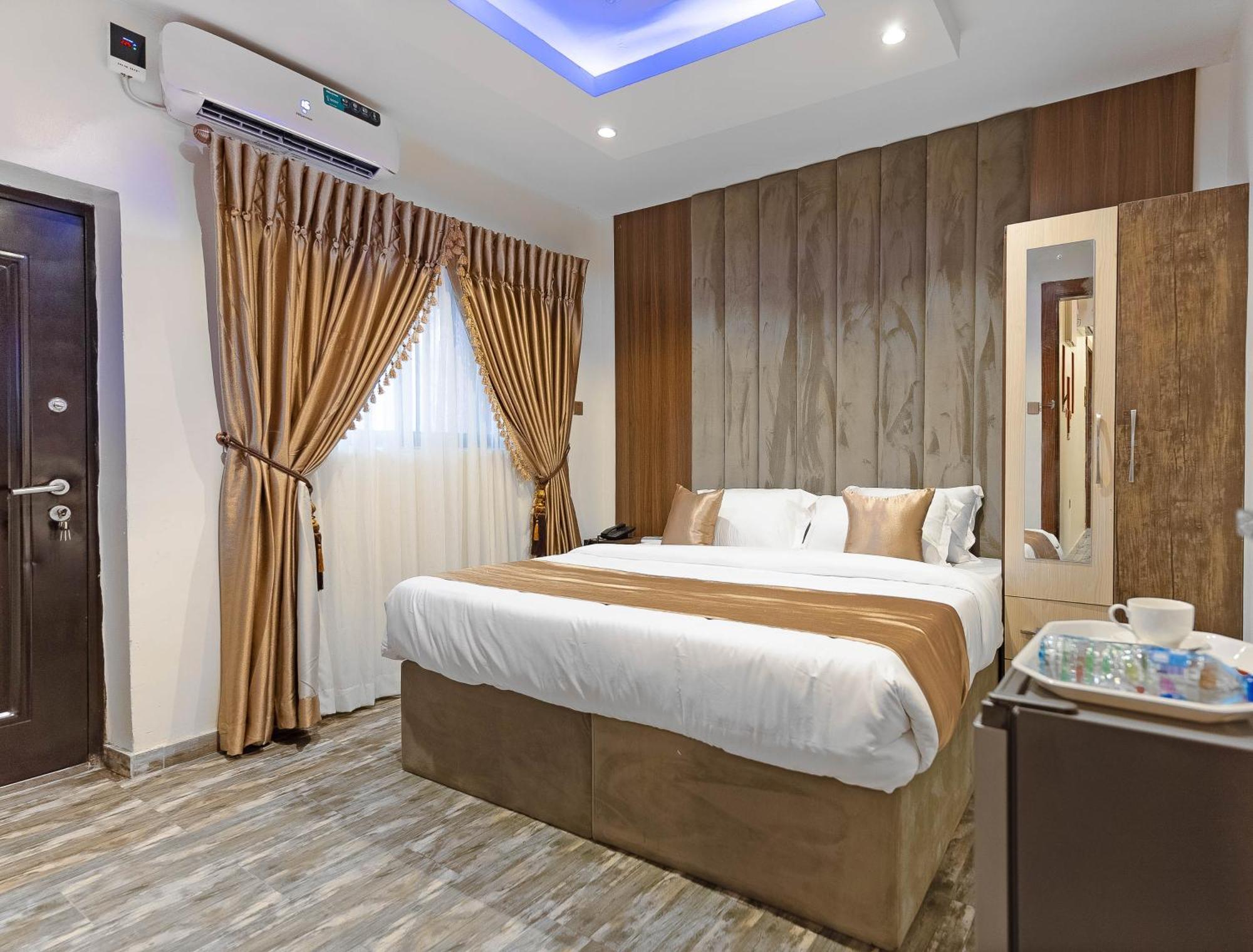 God'S Touch Apartments Remi Fani Kayode Gra. Ikeja Esterno foto